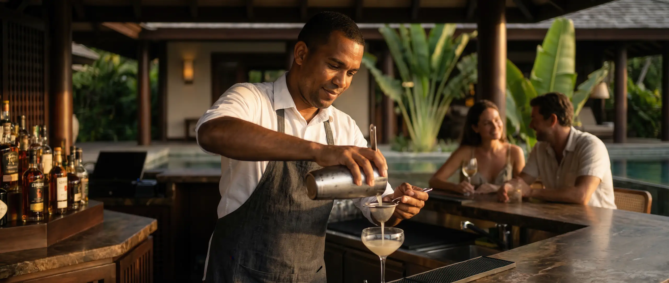 Derek-Galon-boutique-hotel-lifestyle-portrait-mixology1-2560