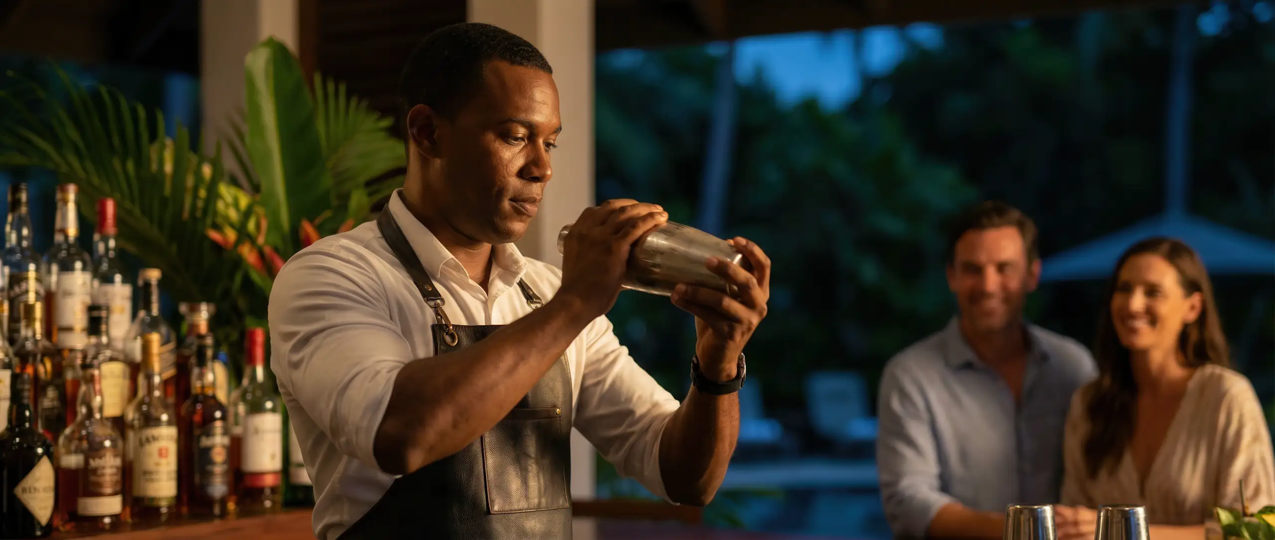 Derek-Galon-boutique-hotel-lifestyle-portrait-mixology2-2560 Derek-Galon-boutique-hotel-lifestyle-portrait-mixology2-2560